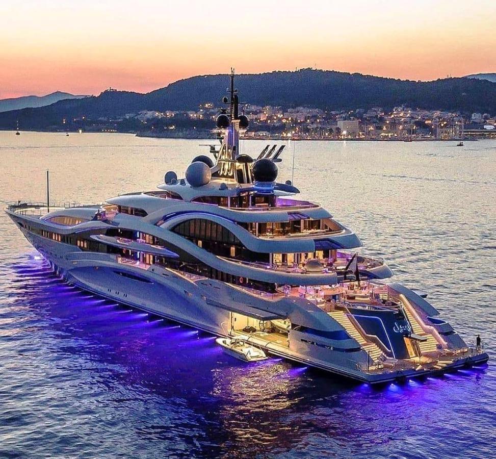 Royal King And Queen Apartment For Luxury Life ساراندا المظهر الخارجي الصورة